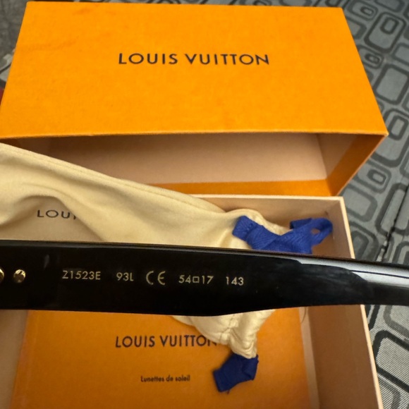 Bnew: Louis vuitton monogram sunglasses - Picture 9 of 9